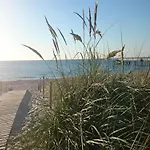 Апартаменты Beautiful In With Garden Near Sea