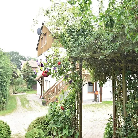 Apartman Beautiful In With Garden Near Sea