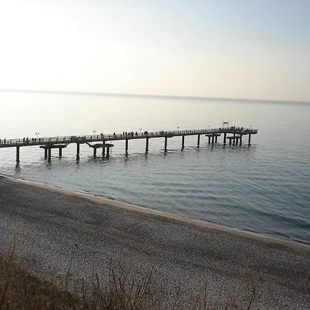 Beautiful In With Garden Near Sea דירה *