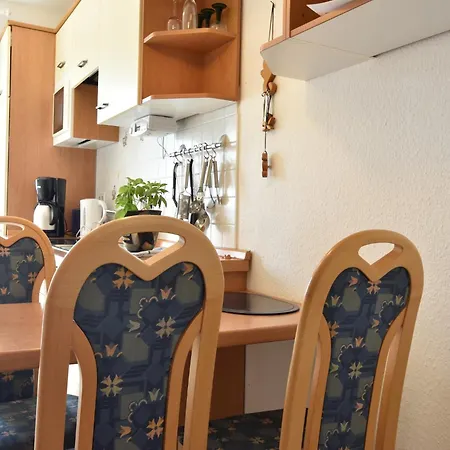 Apartman Beautiful In With Garden Near Sea