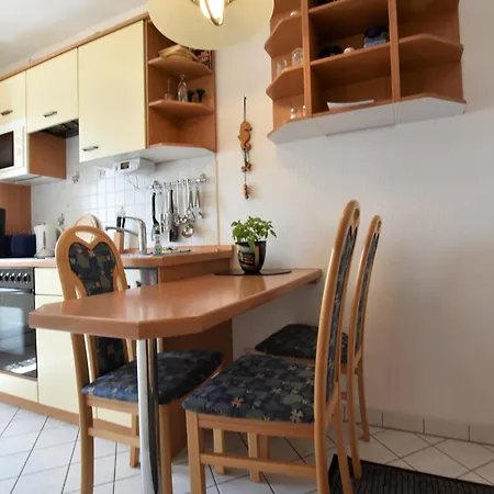 Apartman Beautiful In With Garden Near Sea *