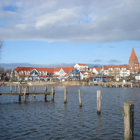 Beautiful In With Garden Near Sea Apartament *