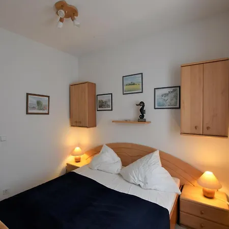 Apartman Beautiful In With Garden Near Sea