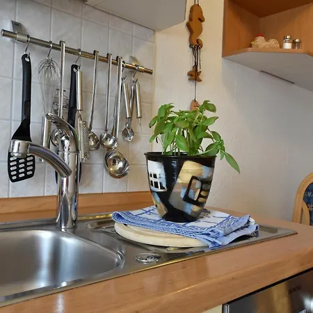 Apartman Beautiful In With Garden Near Sea