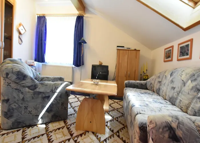 Beautiful In With Garden Near Sea شقة