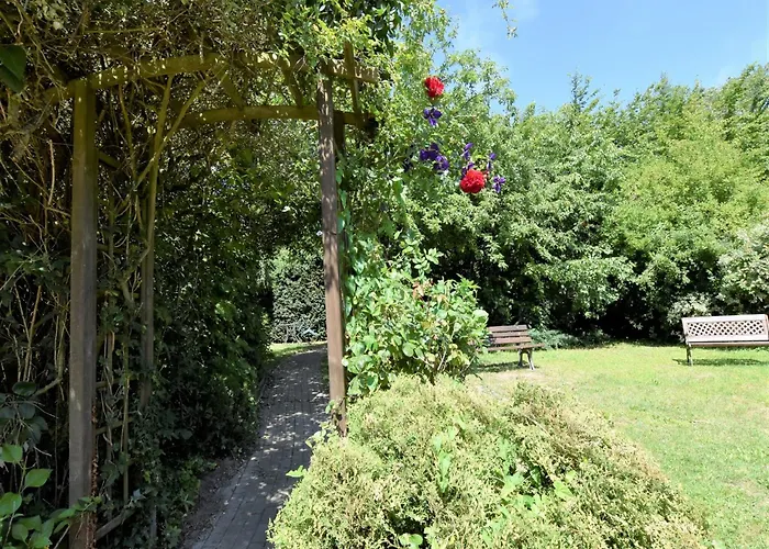 Apartment Beautiful In With Garden Near Sea
